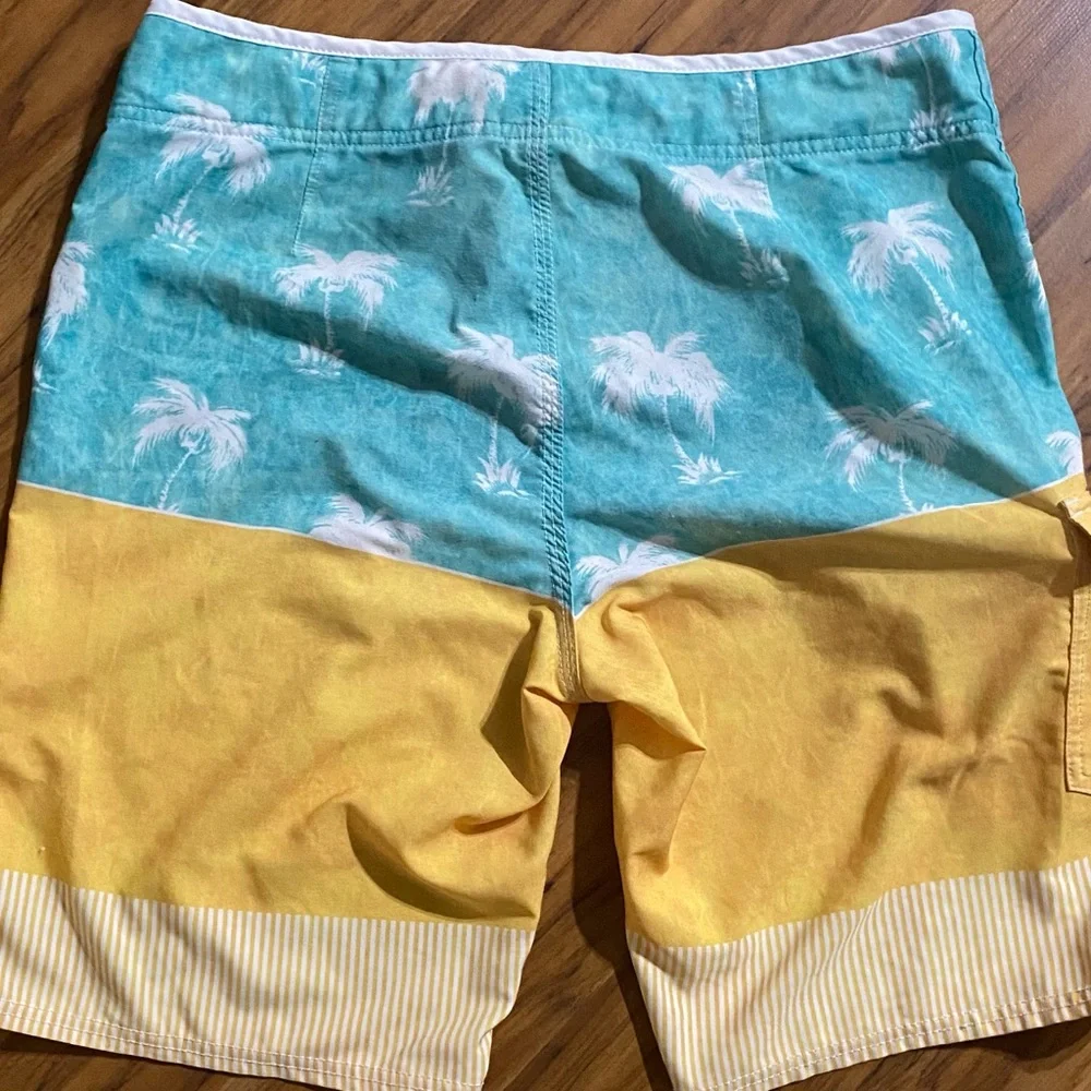 Reef Men's Palm Tree Printed Surfing Boardshorts/Swim Trunks Size Medium